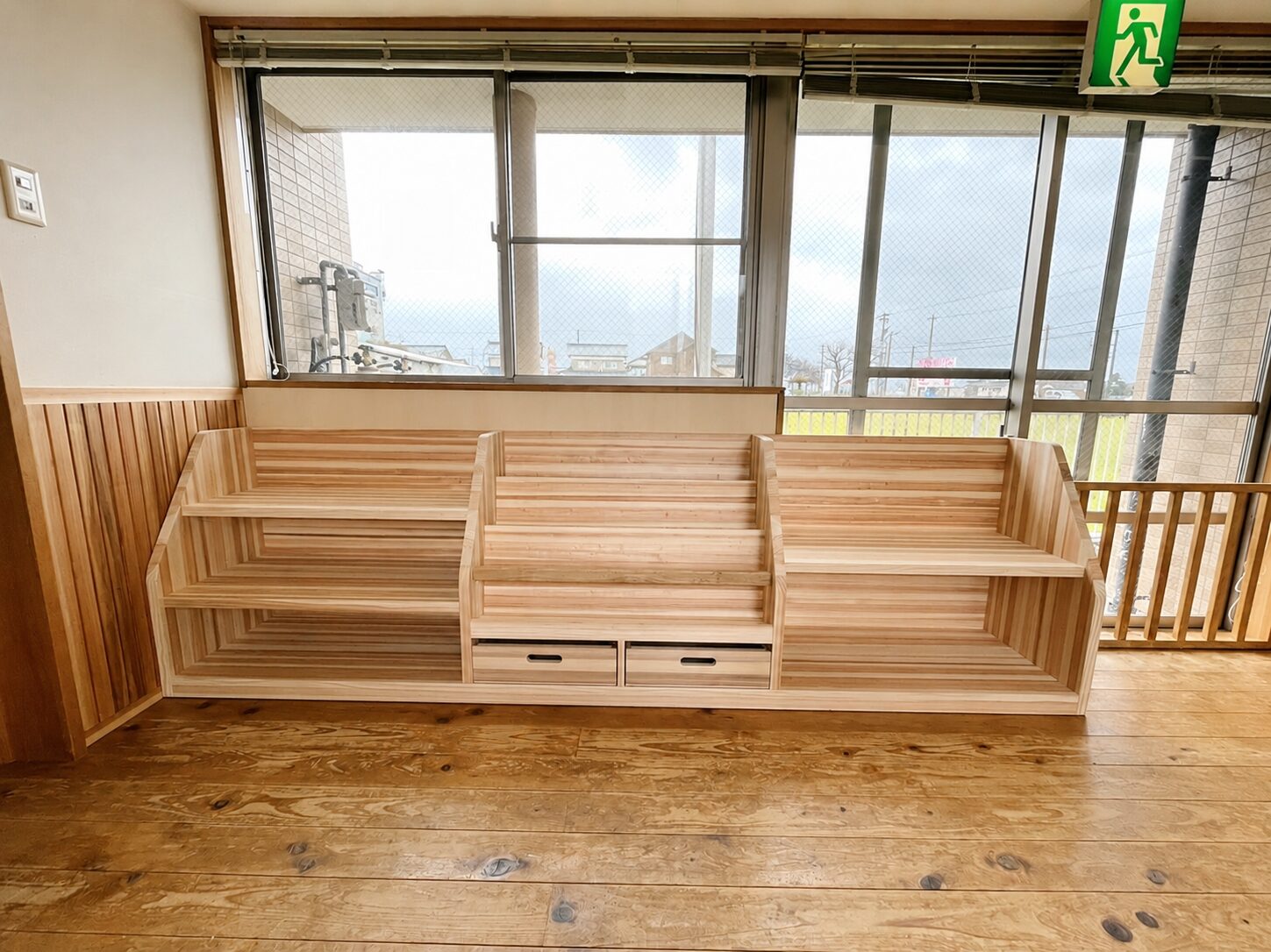 F保育園様に納品したセミオーダー絵本ラック